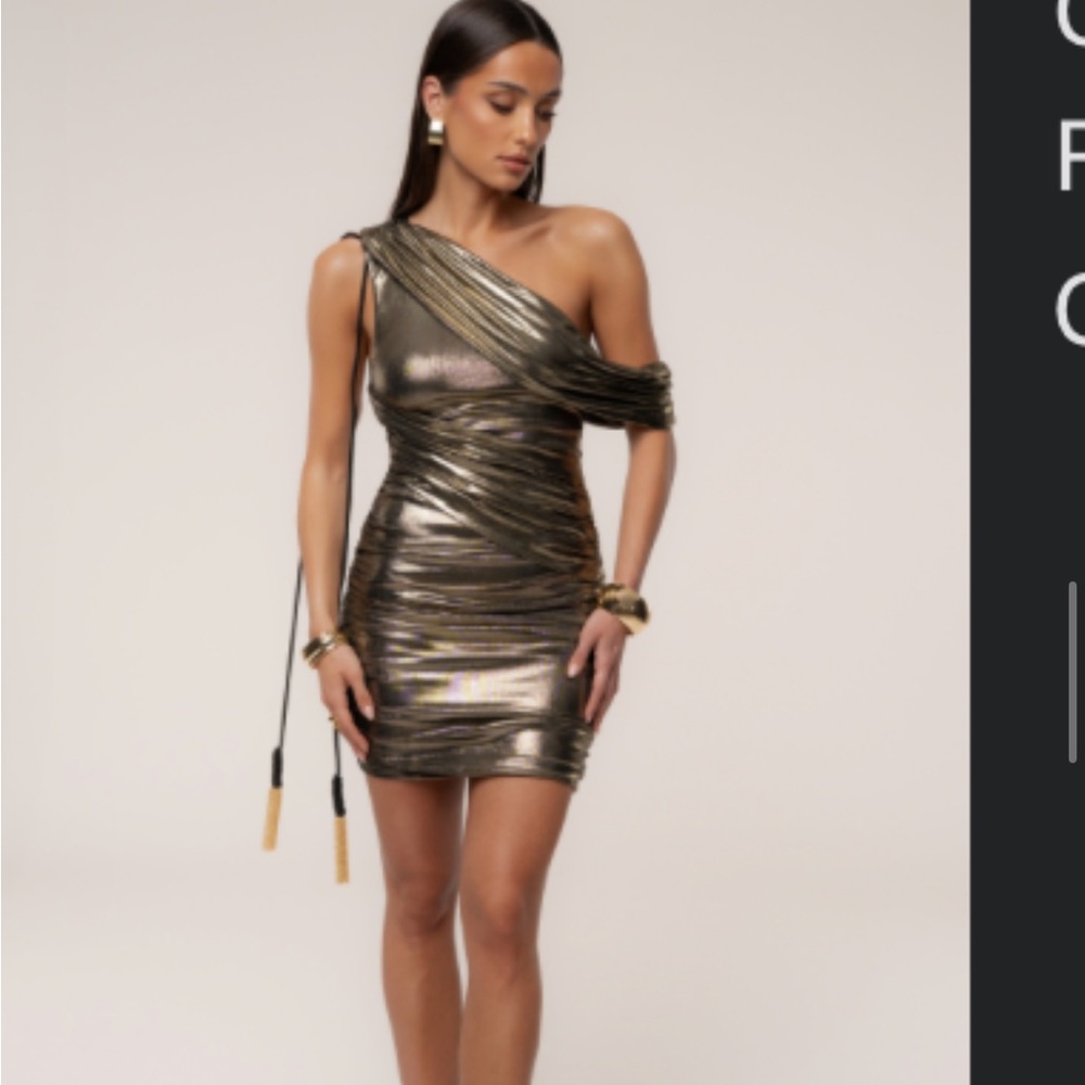 Elegant Metallic One-Shoulder Dress